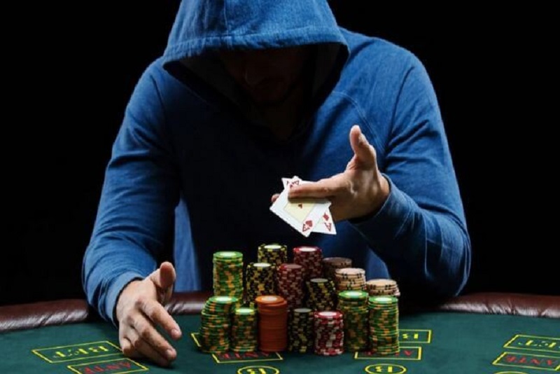 Strategi Bluff di Poker